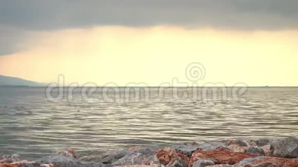 美丽的日落海景日出景观视频的预览图