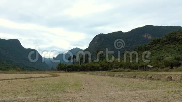 老挝美丽的山景视频的预览图