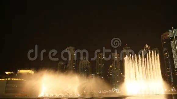 夜间迪拜喷泉视频的预览图