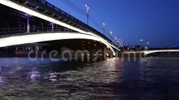 俄罗斯莫斯科的博舒伊乌斯坦斯基大桥视频的预览图