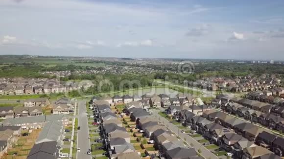 城市住宅区的鸟瞰图视频的预览图
