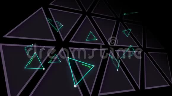 暗背景上的三角形视频的预览图