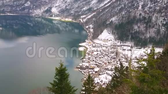 霍尔斯塔特湖和下雪的霍尔斯塔特奥地利视频的预览图