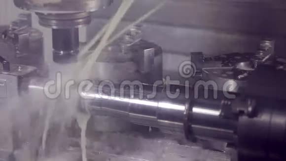 钻铣数控机床在工业工厂生产高科技设备视频的预览图