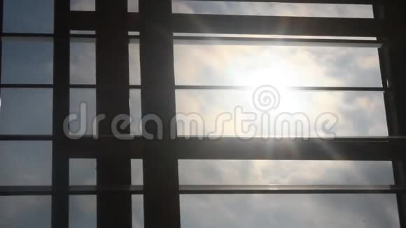 阳光透过百叶窗视频的预览图