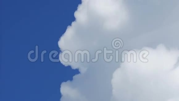 天空中的蓝天视频的预览图