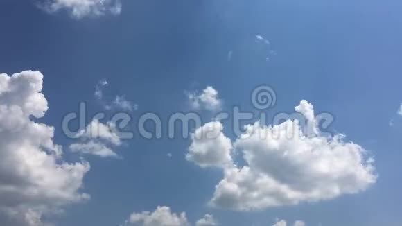 云天蓝色背景蓝天视频的预览图