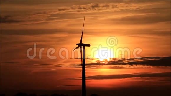 能源风能风力涡轮机风车日落视频的预览图