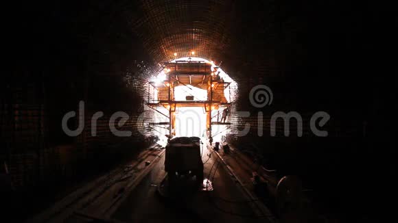 隧道过程视频的预览图