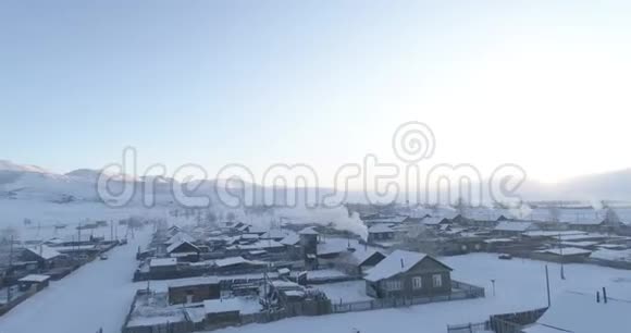 阿尔泰Kurai草原Aktash村的严冬视频的预览图