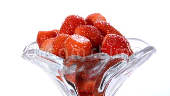 草莓和鲜奶油视频的预览图