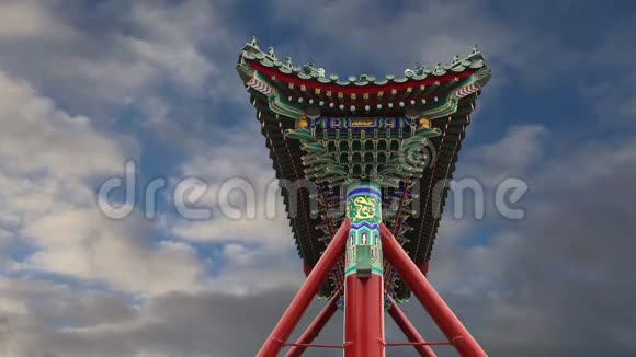 北海公园的中国传统古色古香的大门中国北京紫禁城西北的一座皇家园林视频的预览图