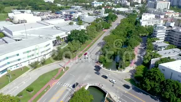 迈阿密佛罗里达美国2019年1月空中无人机全景飞行迈阿密海滩市中心视频的预览图