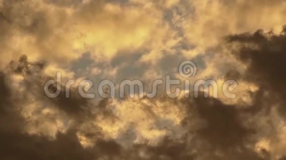 日出中的暴风云视频的预览图