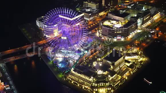 从日本横滨地标塔俯瞰美纳托米拉伊滨区横滨港夜景视频的预览图