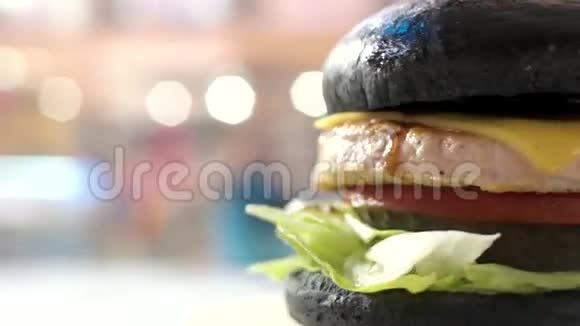 黑面包汉堡视频的预览图