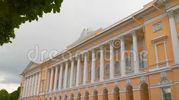圣彼得堡俄罗斯博物馆大楼的外观视频的预览图