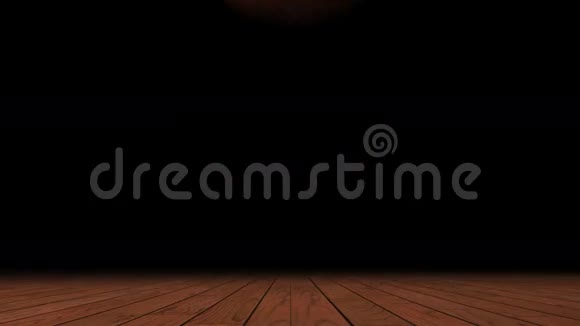 木制地板上的弹篮球视频的预览图