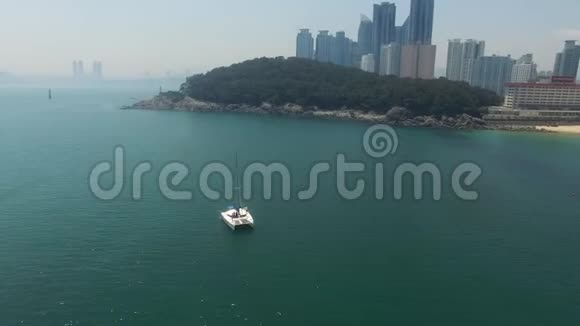 韩国釜山海恩达海滩的鸟瞰图视频的预览图