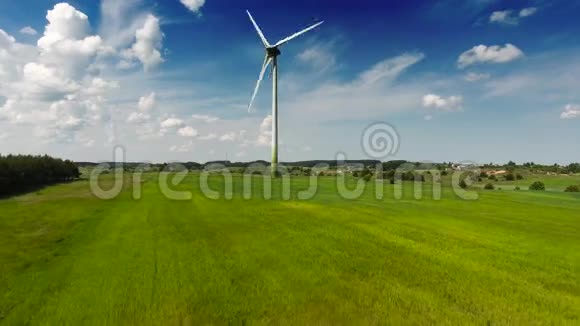 绿色领域的风力涡轮机视频的预览图