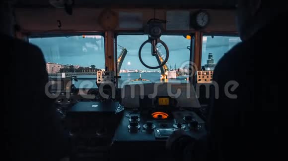 内河航行货船视频的预览图