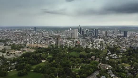 德国美因城市景观法兰克福航空景观视频的预览图