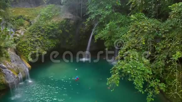 菲律宾宿务岛的卡瓦桑瀑布视频的预览图