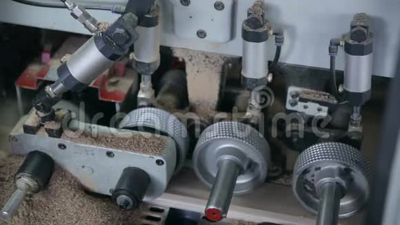 木工机械圆形锯床视频的预览图