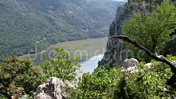 多瑙河峡谷上美丽的风景视频的预览图