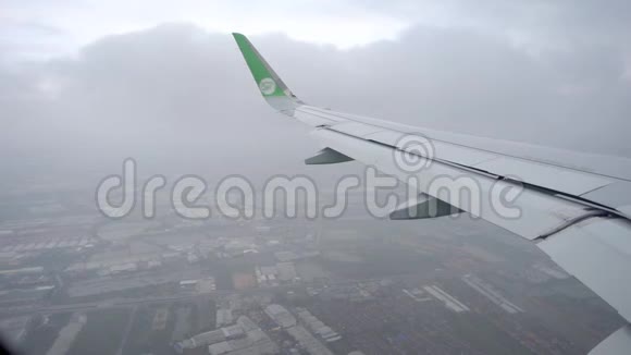 飞机降落前降落视频的预览图