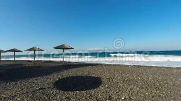 希腊圣托里尼岛野生海岸视频的预览图