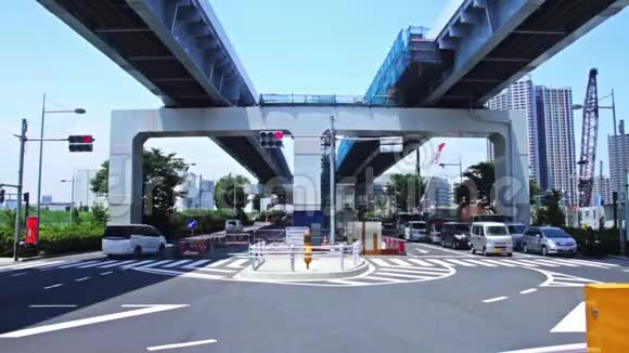 东京阿里亚克市的城市街道白天时间流逝视频的预览图