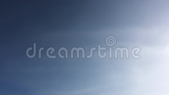 天蓝云背景视频的预览图