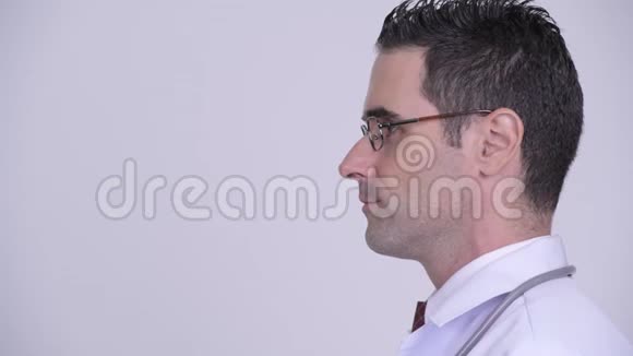 戴眼镜的帅哥医生的头部照片视频的预览图