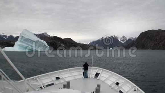 破冰船破冰前进视频的预览图
