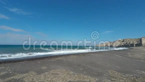 希腊圣托里尼岛野生海岸视频的预览图