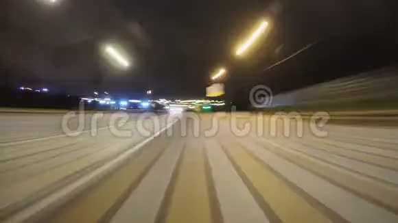 车在夜间城市交通视频的预览图