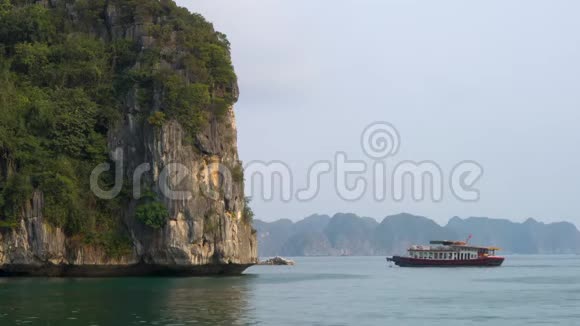 越南传统游船海龙湾视频的预览图