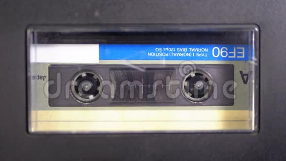 录音带老式磁带录音机录音磁带插入其中视频的预览图