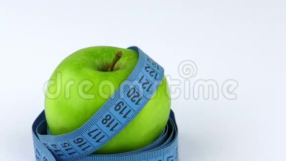 苹果和测量饮食适合生活理念视频的预览图