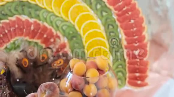 婚礼上的美味糖果酒吧视频的预览图