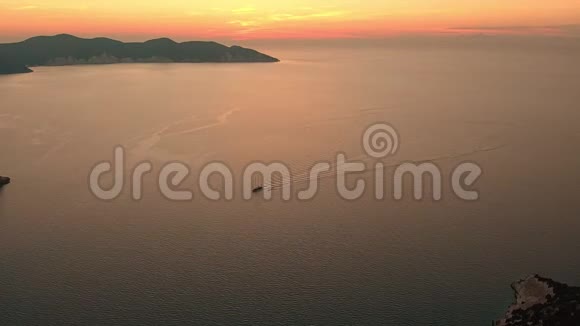 日落时可观凯法洛尼亚海岸线视频的预览图