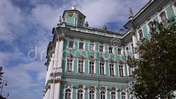 圣彼得堡的古建筑视频的预览图