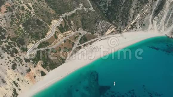 迈尔托斯海滩的鸟瞰凯法洛尼亚最美丽的海滩视频的预览图
