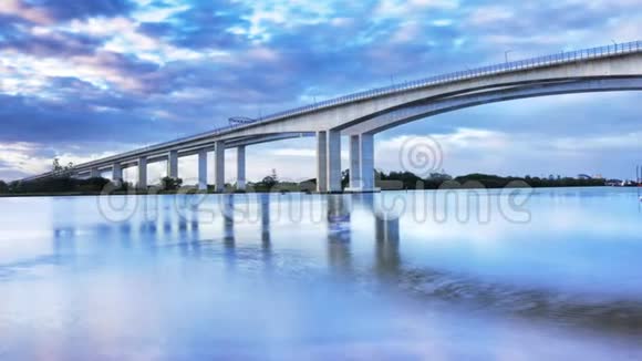 布里斯班网关桥高速公路视频的预览图