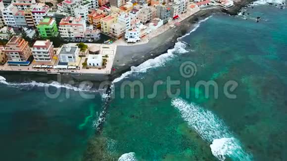 从大西洋海岸城市的高度来看西班牙加那利群岛特内里费视频的预览图