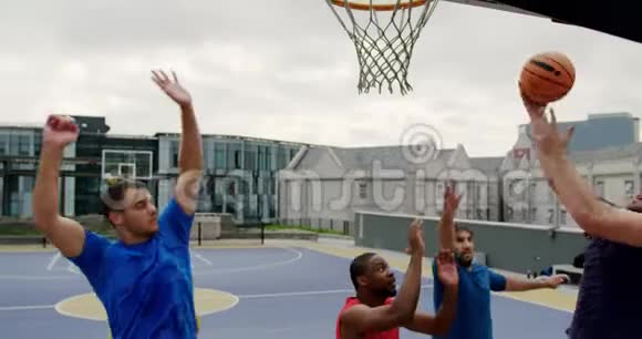 篮球运动员打篮球4k视频的预览图