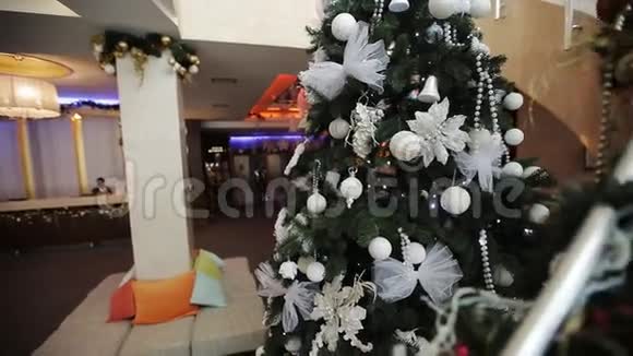 餐厅的圣诞装饰视频的预览图