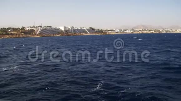 在红海的游船上乘船旅行可观赏埃及西奈半岛海岸视频的预览图