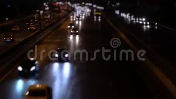 在城市之夜开车视频的预览图